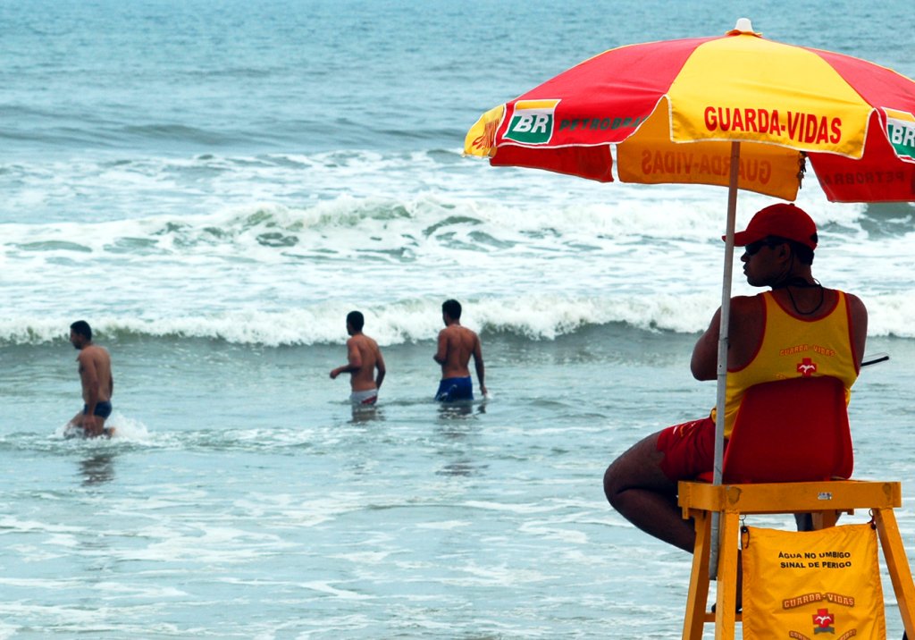 Duas pessoas morrem todos os dias por afogamento em São Paulo