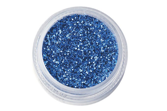Como usar glitter no rosto sem ameaçar a pele e a saúde