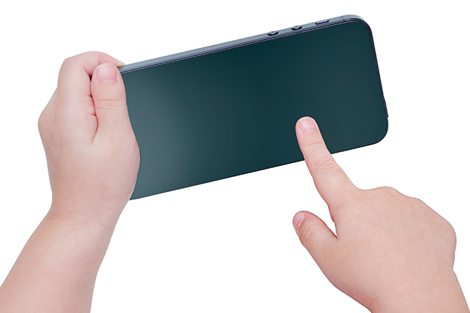 Projeto de lei quer proibir celulares nas escolas