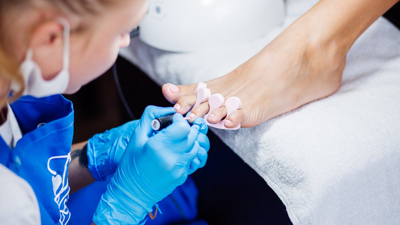 unha-encravada-como-tratar-cuidados-com-os-pes-pedicure-podologa