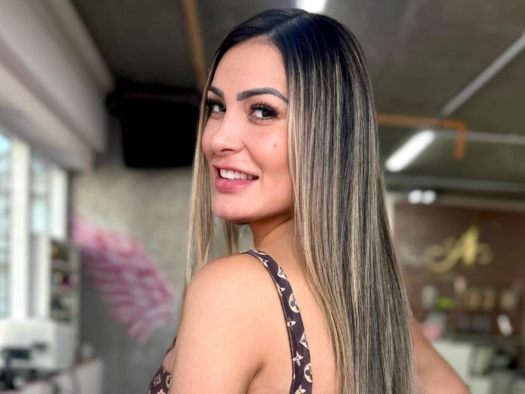Andressa Urach relata uso de PrEP e levanta dúvidas sobre o tema na internet