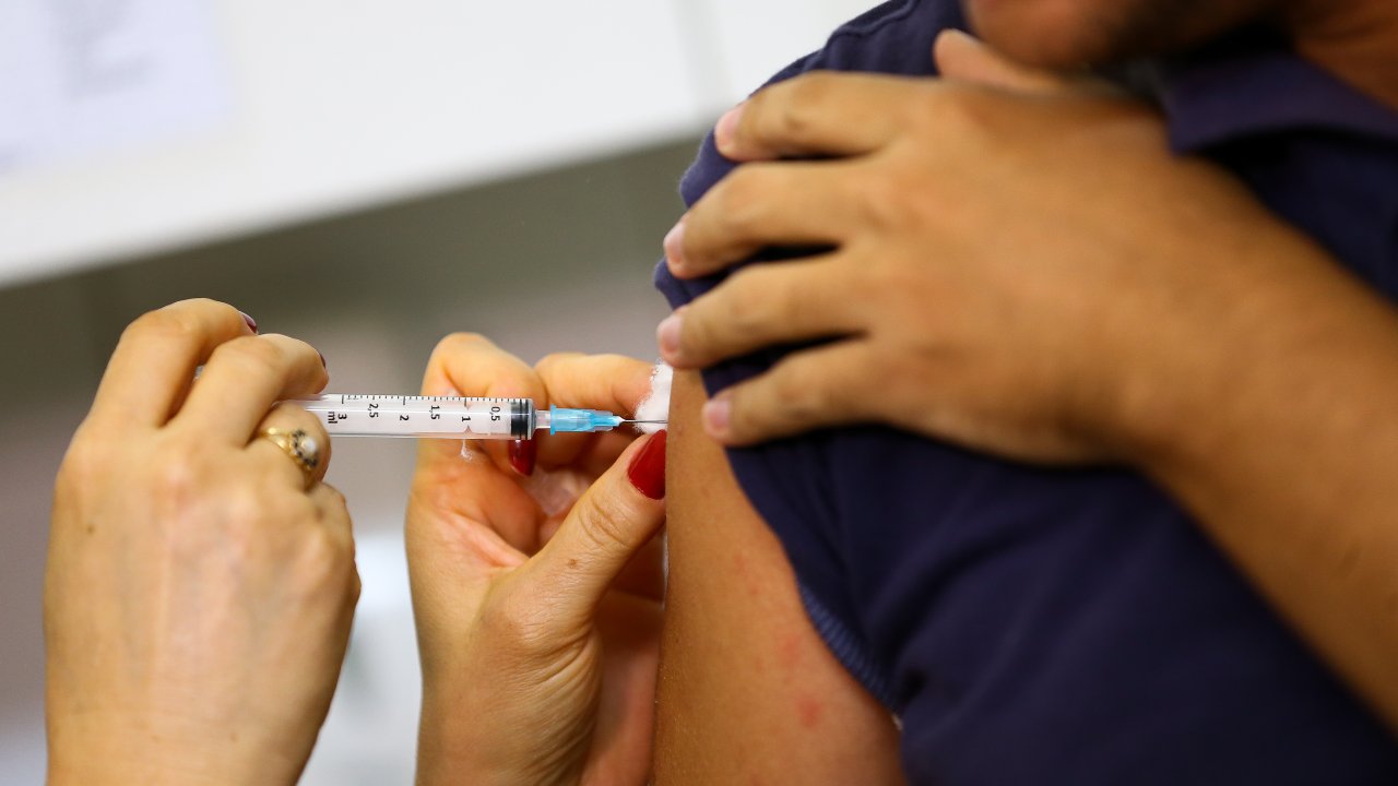saude-medicina-vacinacao-vacina-sarampo-prevencao-aplicacao