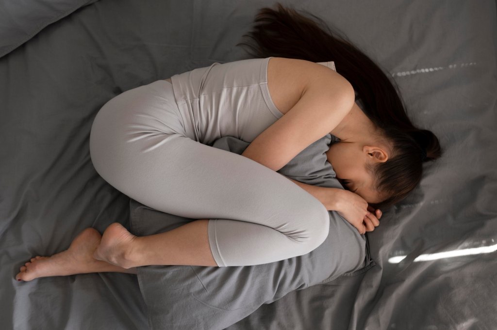 dormir-posicao-fetal dormir-posicao-fetal