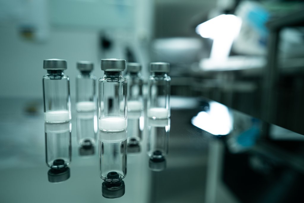 Vacina da gripe aviária do Butantan recebe aval da Anvisa para testes em humanos