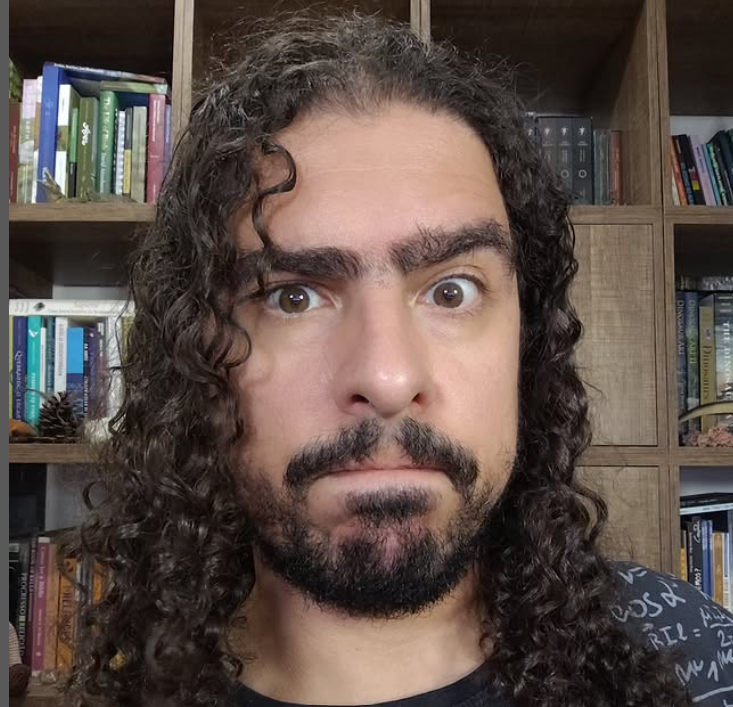 Youtuber Pirulla sofre AVC e está internado na UTI