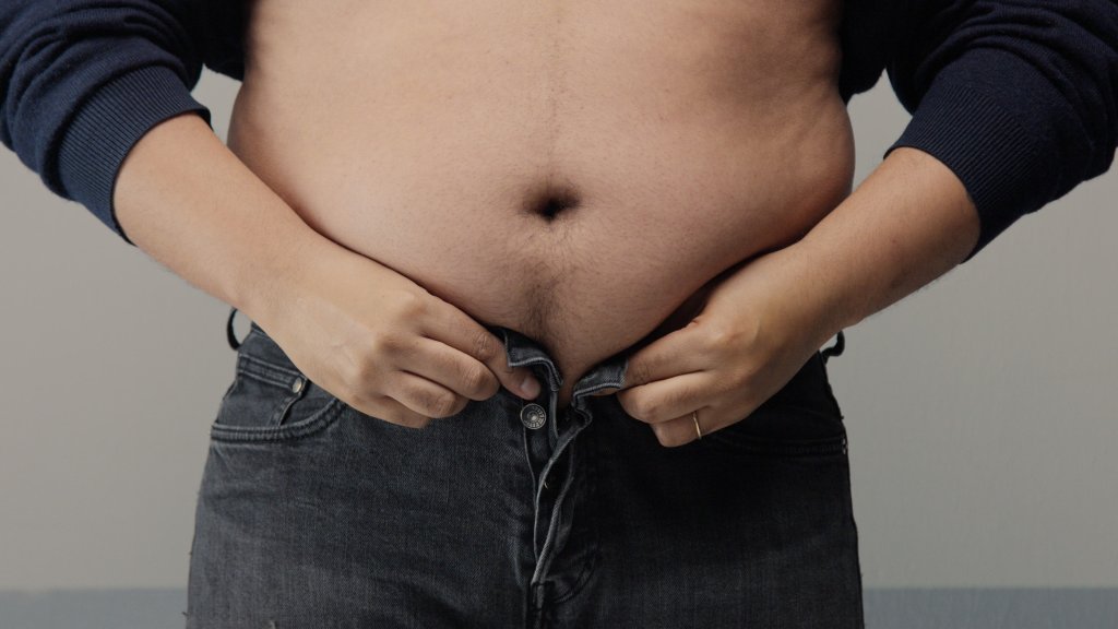 Barriga de cortisol: por que você pode ganhar peso em situações de estresse