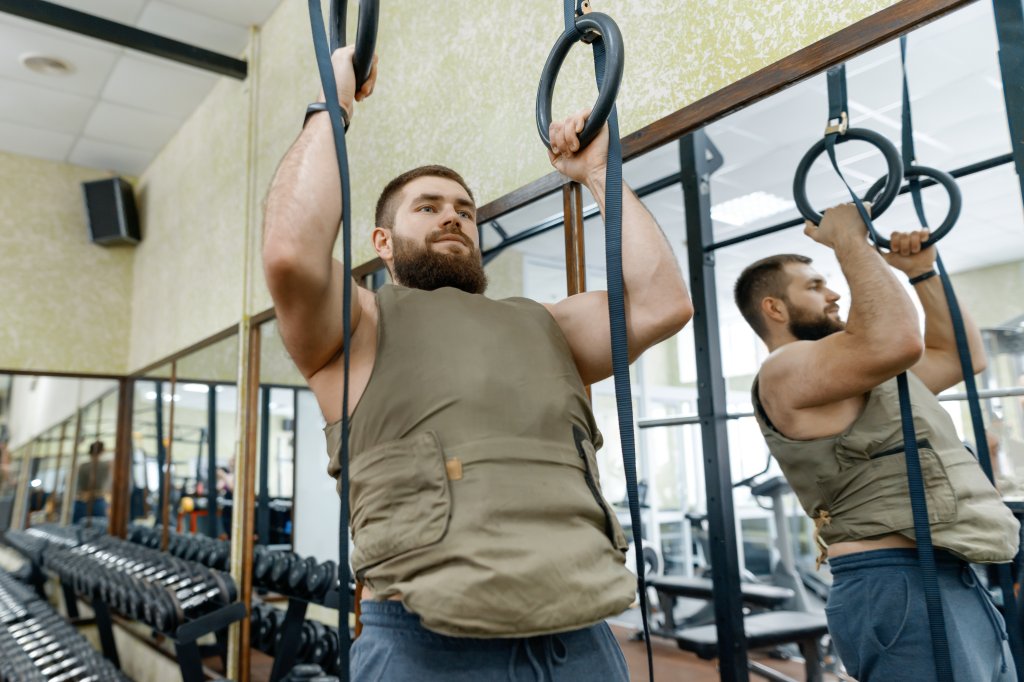 Coletes com peso são tendência na internet, mas será que o uso é saudável?