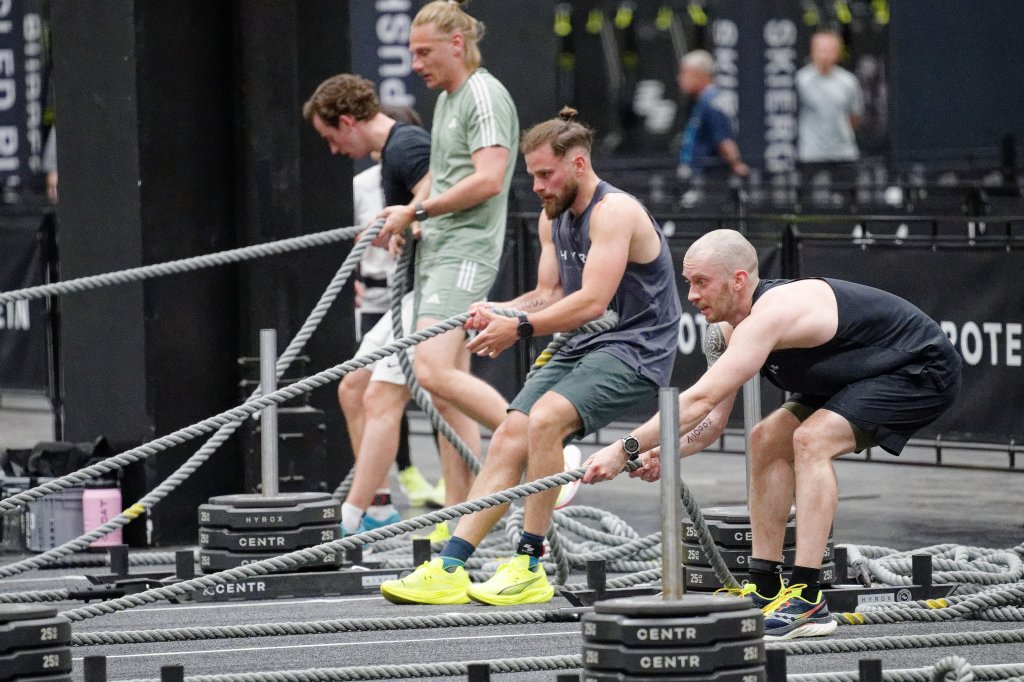 Vídeo: conheça o Hyrox, combinação de corrida com treino funcional que está em alta