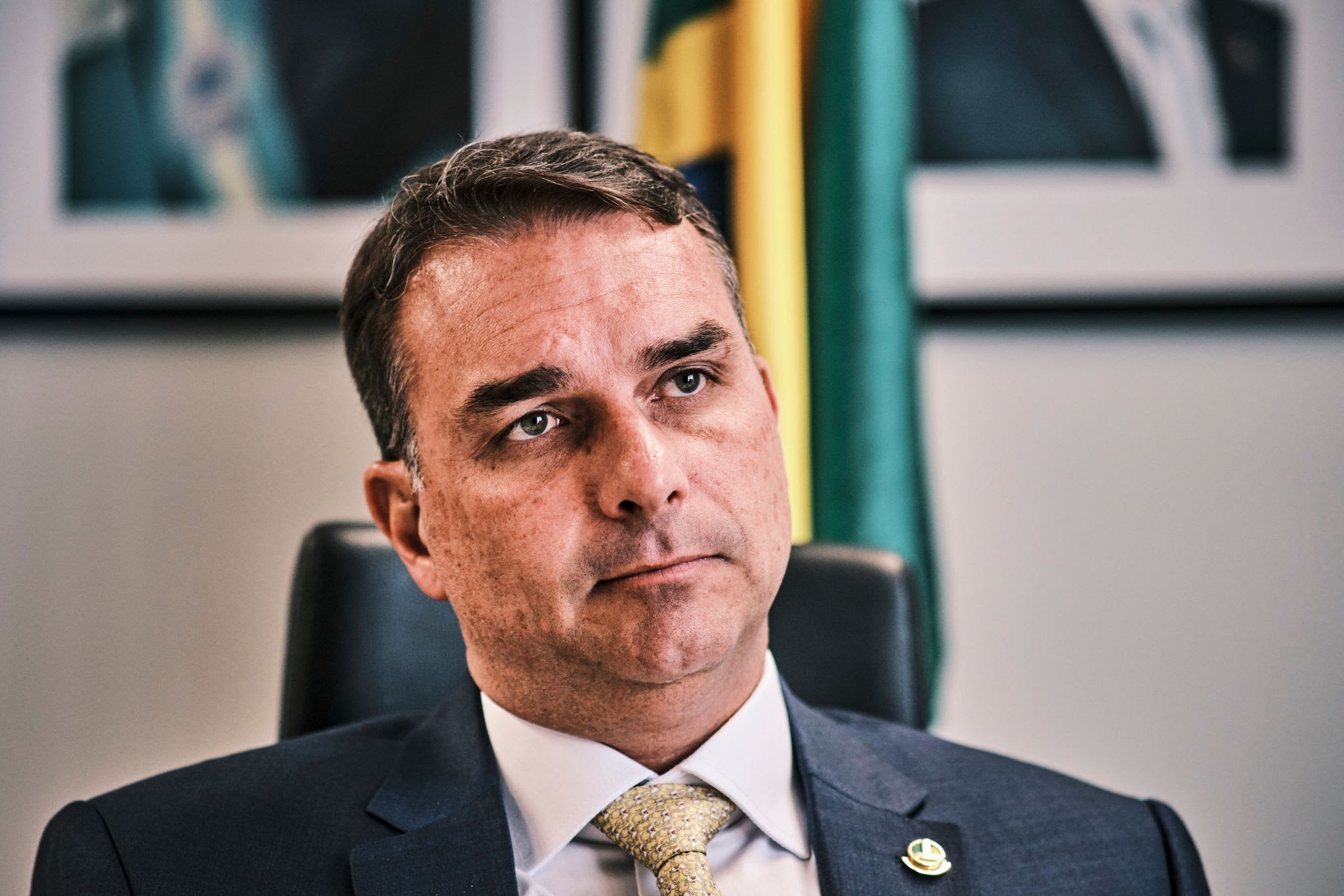 Covaxin: polêmicas sobre vacina voltam à tona após denúncias relacionadas a Flávio Bolsonaro